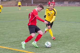 Fußball: Annaberger verlieren Spiel und Tabellenführung der Sachsenklase - Quentin Schubert (am Ball), hier gegen Auerbachs Luis Werrmann, erzielte den schönsten Treffer des Tages.