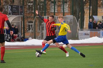 Fußball: Annaberger wollen zurück in die Erfolgsspur - "Fehlendes Zweikampfverhalten" attestierte VfB-Trainer Lars Walther seiner Elf zuletzt gegen Mittweida. In Syrau sollen es Florian Weiß (r.) und seine Teamkollegen besser machen.