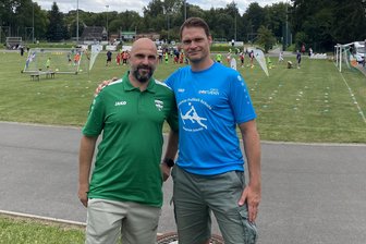 Fußball: Das Rezept hinter der erfolgreichen Vereinsentwicklung beim FC Crimmitschau - Viel los war am Wochenende beim Erlebnis-Fußball-Camp des FC Crimmitschau. Marcel Walther (links) als Vorsitzender und Torsten Hager als Nachwuchschef sind nicht nur deshalb sehr zufrieden mit der Entwicklung des Vereins.