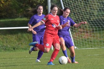 Fußball: DFC Westsachsen Zwickau blickt nach Seuchenjahr positiv in Richtung Saisonauftakt - Auf Daniela Mittag (links) und die Fußballerinnen des DFC Westsachsen Zwickau wartet am Sonntag das erste Pflichtspiel.