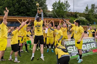 Fußball: Favoriten können im Erzgebirgspokal erst einmal die Füße hochlegen - Titelverteidiger Zschorlau hat in der Ausscheidungsrunde des Erzgebirgspokals ein Freilos erhalten.