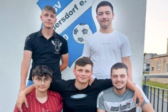 Fußball: Frisches Blut für Schöneck – und auch ein alter Bekannter wechselt zum VfB - Die jungen Anschlusskader des VfB Schöneck. Oben von links Jimmy Wallner und Luis Meier, unten von links Lucian Lippoldt, Jamie Richter und Luca Luderer.