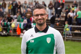 Fußball: Gelingt Herolderinnen im Derby Wiedergutmachung? - Fordert in Aue eine deutliche Leistungssteigerung seiner Elf im Vergleich zum 0:2 im Pokal in Oelsnitz: ESV-Trainer Kevin Weigand.