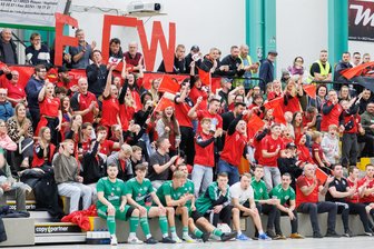 Fußball-Hallenpokal der Freien Presse: Die beiden Endrundentickets werden erst in den letzten drei Spielen vergeben - Die Fans des FC Werda dominierten das Geschehen auf den Rängen.