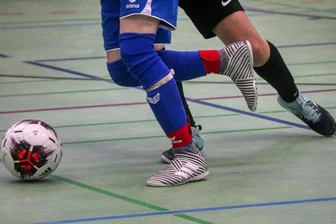 Fußball-Hallenpokal der „Freien Presse“: Kreisligist Wernesgrün kegelt Weischlitz raus -