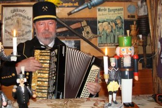 Fußball, Heimat, Raumfahrt – und ganz viel Singen: Engagierter 71-jähriger Erzgebirger tanzt gleich auf neun Hochzeiten - Konrad Stahl vom Männergesangverein Sachsentreue Neuwürschnitz. Was denkt er über die Zukunft der Chöre und der Vereine im Erzgebirge?