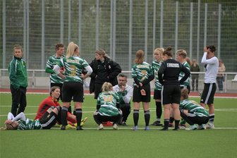 Fußball: Herolderinnen kassieren deutliche Niederlage in Aue - Enttäuschung pur bei den Fußballerinnen des ESV Thum-Herold nach dem Abpfiff in Aue. Mit 0:4 unterlagen sie beim FC Erzgebirge.