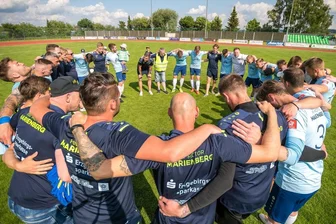 Fußball: Kracher in Marienberg läutet Oberliga-Abenteuer ein - Der enorme Zusammenhalt, der den FSV Motor Marienberg in die Oberliga führte, soll auch künftig die Stärke des Aufsteigers bleiben.