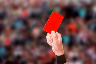 Fußball-Kreispokal: Hitziges Stadtderby in Limbach-Oberfrohna wird Nachspiel haben - Beim Fußballspiel zwischen dem FSV Limbach-Oberfrohna und dem TV Oberfrohna ging es hoch her. In der Nachspielzeit gab es auch zwei Platzverweise.