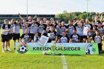 Fußball-Kreispokal: Zweite Mannschaft des BSC Freiberg erkämpft vor fast 700 Fans den Titel - Der BSC Freiberg II hat sich den Fußball-Kreispokal 2023 gesichert. Das Team von Trainer Nils Hähner bezwang vor fast 700 Zuschauern im Flöhaer Auenstadion den Conradsdorfer SV mit 2:0. 