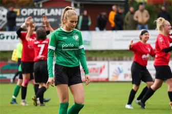 Fußball-Landesklasse der Frauen: Merkur hofft auf zweiten Saisonsieg - Das letzte Heimspiel verlor Merkur – im Vordergrund Marie-Luise Schlott – im Sachsenpokal mit 1:2 gegen Roter Stern Leipzig.