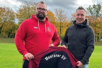 Fußball-Landesklasse: Marco Waldenburger wird neuer Coach beim Meeraner SV - Kevin Seidel (l.), Sportlicher Leiter beim Meeraner SV, stellt mit Marco Waldenburger den neuen Trainer der Landesklasse-Mannschaft vor.