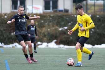 Fußball-Landesklasse: Oelsnitzer verlieren Aufsteigerduell in Schöneck deutlich - Richard Streit (l.) erzielte die Oelsnitzer Führung, die allerdings nicht lange hielt.