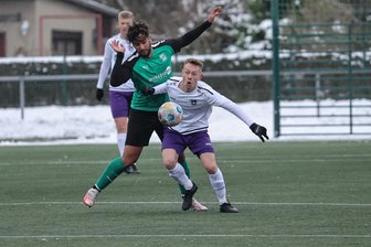 Fußball-Landesliga: BSC Rapid Chemnitz weiter im freien Fall - Auch beim Vorletzten in Pirna gab es für Mohammed El Ouattasy (links, hier gegen Oscar Haustein) nichts zu holen.