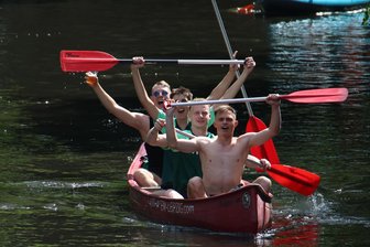 Fußball-Landesliga: Thalheimer gehen erst baden und dann paddeln - Ein Team, auf dem Rasen wie auf dem Wasser: die Fußballer des SV Tanne Thalheim.
