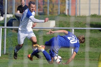 Fußball-Landesliga: VfB Empor Glauchau rettet mit letzter Aktion einen Punkt bei Borea Dresden - Jonas Mack, hier links im Spiel gegen Markranstädt, behielt am Samstag vom Elfmeterpunkt die Nerven.