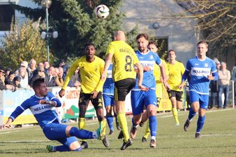 Fußball-Landesliga: Weshalb der VfB Empor Glauchau erneut gegen Angstgegner Handwerk Rabenstein verlor - Lukas Schirrmeister (beim Kopfball) von Handwerk Rabenstein erzielte gegen den VfB Empor Glauchau das Tor des Tages.