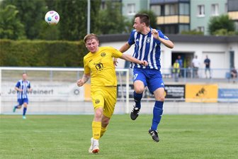 Fußball: Leistungsdiagnostik bei Barkas, englische Testspielwoche für Germania - Nach der 0:6-Heimniederlage gegen Sachsenligist VfB Fortuna Chemnitz bestreiten die Mittweidaer Fußballer, hier mit Maximilian Schmidt (r.), am Donnerstag und am Sonntag zwei weitere Testspiele am Schwanenteich.