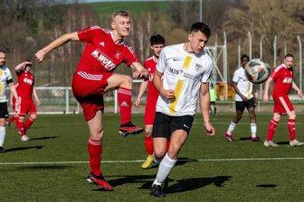 Fußball-Mittelsachsenliga: BSC Freiberg II bestätigt den Aufwärtstrend - Ohne Schussglück: Der Rochlitzer Fabian Hartmann (l.), hier gegen Justin Börner, blieb mit seinem Team erneut ohne Punkte.