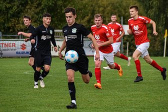 Fußball-Mittelsachsenliga: Spätes Lichtenberger Comeback vereitelt ersten Altmittweidaer Heimsieg - Mit seinem zweiten Treffer leitete Lucas Lange (vorn) die späte Aufholjagd des SV Lichtenberger in der zweiten Minute der Nachspielzeit ein.