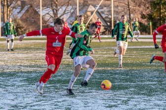 Fußball: Neudorfer lassen es krachen und vier Dreierpacks in Thalheim - Ganz unterschiedliche Gefühlswelten erlebten Neudorfs David Ludwig (l.) und Thalheims Rico Hesse am Wochenende.