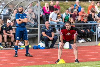 Fußball-Oberliga: Feintuning soll Marienberger Motor ankurbeln - Motor-Coach Ronny Rother (r.) will mit einigen Umstellungen für neuen Schwung im Spiel seiner Mannschaft sorgen.