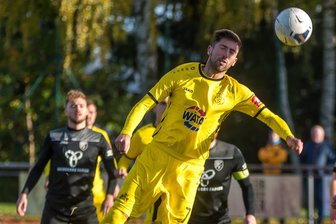 Fußball-Oberliga: Marienberg geht trotz 60 guter Minuten erneut leer aus - So wie hier Danny Gottschalk in einer anderen Partie sorgte der FSV Motor bei Eckbällen zwar durchaus für Torgefahr. Im Netz landete der Ball allerdings nicht.