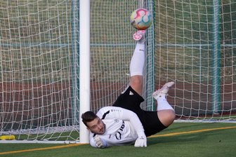 Fußball-Reform in Sachsen lässt viele Vereine im Erzgebirge zittern - Können sich Torhüter-Artist Franz Sander und der VfB Annaberg in der Landesklasse halten? Wenn nicht, muss auch die Zweite nach unten.