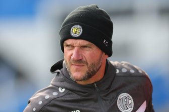 Fußball-Regionalliga: VFC Plauen will im Schneckenrennen Abstiegskampf einen großen Satz machen - Karsten Oswald und der VFC Plauen sind beim ZFC Meuselwitz gefordert.