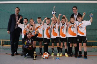 Fußball: Reinsdorfer Grundschüler wiederholen Vorjahreserfolg beim Anti-Drogen-Cup - Die jungen Fußballer der Grundschule Ernst Beyer aus Reinsdorf wiederholten beim Anti-Drogen-Cup am Mittwoch ihren Erfolg aus dem Vorjahr.