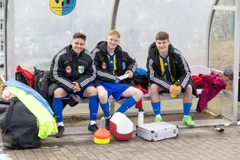 Fußball-Sachsenklasse: Annaberger reisen mit breiter Brust zu Eiche - Richie Schulze, Florian Weiß und Quentin Schubert (v. l.) hatten gegen Wilsdruff gut lachen. Alle drei trafen beim 4:2-Sieg des VfB Annaberg. Wiederholung gegen Reichenbrand erwünscht.