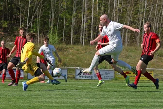 Fußball-Sachsenklasse: Fortschritt Lichtenstein lässt sich vom SC Syrau nicht nass machen - Rico Bär – hier bei einem Torschuss im Heimspiel gegen Mittweida – machte für Lichtenstein beim SC Syrau den Deckel auf die Partie.