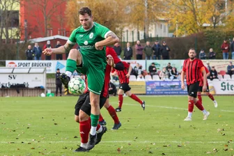 Fußball-Sachsenklasse: Merkur empfängt das Schlusslicht - Manuel Strobel (vorn) hat im bisherigen Saisonverlauf alleine einen Treffer mehr erzielt als das gesamte Team von Rapid Chemnitz zusammen.