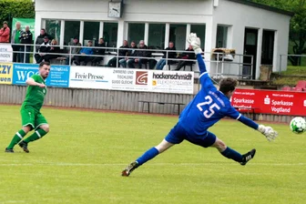 Fußball-Sachsenklasse: Merkur Oelsnitz bekommt Edeltechniker zurück - Auf solche Aktionen wie hier hofft Merkur Oelsnitz nach der Rückkehr von Andreas Knoll (links).
