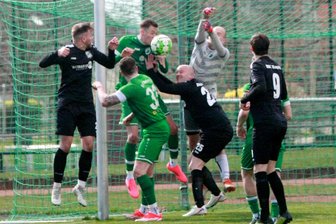 Fußball-Sachsenklasse: Merkur Oelsnitz in trügerischer Sicherheit – Nun kommt der Tabellendritte - Drunter und drüber wie hier im Oelsnitzer Strafraum gegen Rapid Chemnitz sollte es gegen Annaberg nicht zugehen.