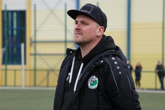 Fußball-Sachsenklasse: Merkur Oelsnitz revanchiert sich für Auftaktpleite - Merkur-Trainer Kenny Häußler freute die Reaktion seiner Mannschaft nach der Auftaktpleite.