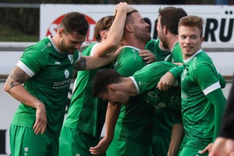Fußball-Sachsenklasse: Vogtland-Quartett feiert Siege - So wie Merkur Oelsnitz bejubelten alle vier Sachsenklasseteams aus dem Vogtland Siege.