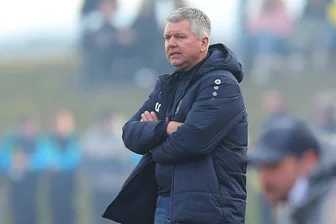 Fußball-Sachsenliga: Trainer des Reichenbacher FC trotz Niederlage beim Meister zufrieden - Trainer Carlo Kästner war mit dem Auftritt des Reichenbacher FC im letzten Auswärtsspiel trotz Niederlage zufrieden.