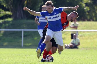 Fußball-Sachsenliga: Weshalb der VfB Empor Glauchau den Aufsteiger Tapfer Leipzig nicht unterschätzen sollte - Die Glauchauer um Raphael Börner (vorne) sind aktuell nur schwer aus dem Tritt zu bringen. Dasselbe gilt aber auch für den kommenden Gegner.