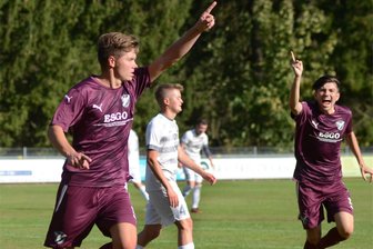 Fußball-Sachsenpokal: Auerbacher reisen ins Erzgebirge, Irfersgrün nach Chemnitz - David Landmesser (links) und Colin Rosenat schlagen 20244/25 mit dem BSV Irfersgrün im Sachsenpokal auf.