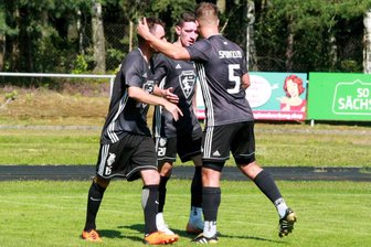 Fußball-Sachsenpokal: Kann Syrau der BSG Stahl Riesa ein Bein stellen? - Auf einenTorjubel - wie hier beim 3:0-Heimsieg gegen Frankenberg - hofft der SC Syrau im Pokalspiel gegen Riesa.