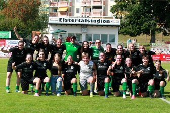 Fußball-Sachsenpokal: Merkur-Frauen stehen im Achtelfinale - Die Fußballerinnen des SV Merkur Oelsnitz freuen sich über den ersten Pflichtspielsieg der laufenden Saison.