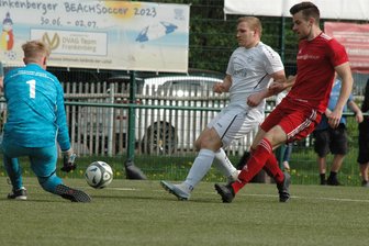 Fußball-Sachsenpokal: Trainer aus Frankenberg gastiert bei Barkas - Hohe Hürde: Julian Kuhnert (M.) und Barkas Frankenberg empfangen in der 2. Pokalrunde Budissa Bautzen.