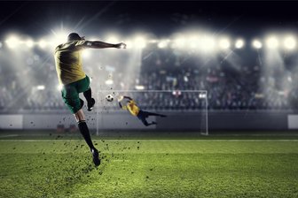 Fußball-Sachsenpokal: VfB Empor Glauchau vermeidet Nachsitzen in der Verlängerung - Unter Flutlicht ist der VfB Empor Glauchau in die dritte Runde des Fußball-Sachsenpokals eingezogen.