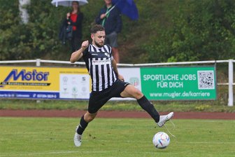 Fußball-Sachsenpokal: Zwei neben dem Doppelpacker überraschende Matchwinner des FC Stollberg beim Sieg in Lichtenstein - Stollbergs Kapitän Michael Neubert traf in Lichtenstein doppelt - und war sogar mit offenen Schnürsenkeln stark im Antritt.