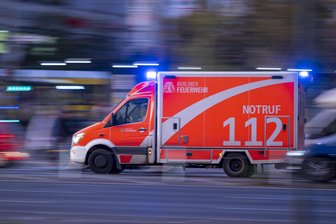 Fußball: Schwerer Verletzung sorgt für vorzeitiges Ende in Brünlos - Ein Krankenwagen musste beim TSV Brünlos anrücken.