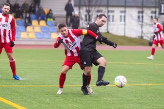 Fußball: Syrauer decken Annaberger Schwächen gnadenlos auf - Richie Schule (l., hier beim 3:1 gegen Freiberg) erzielte den Ehrentreffer für die Erzgebirger beim 1:4 in Syrau.