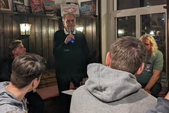 Fußball-Talk beim FSV Zwickau mit Jürgen Croy: Die zehn besten Sprüche und Anekdoten der Torwart-Legende - Mit Jürgen Croy stand am Dienstagabend eine lebende Legende beim Fußball-Talk des FSV Zwickau im Vereinsheim „Alois“ Rede und Antwort.