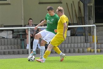 Fußball: Tannen verpatzen Generalprobe - Fußball, Test, SV Tanne Thalheim : VfB Fortuna Chemnitz. Am Ball der Thalheimer Kai Wüstner. Foto: Ralf Wendland