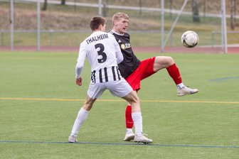 Fußball: Überraschende Niederlagen für Drebacher Krokusse und Schneeberger Concordia - Franz Körner (r.) war Mann des Tages in Annaberg. Beim 2:0-Sieg des VfB II gegen Thalheim II (mit Fabian Werner) erzielte Körner beide Tore.